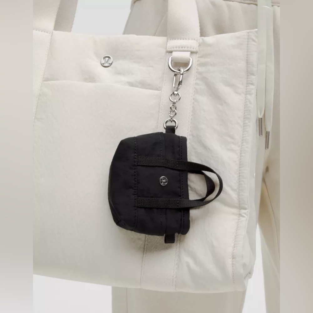 NWT Lululemon Daily Multi-Pocket Nano Tote Bag Black - Online Exclusive Sold Out - Picture 5 of 6